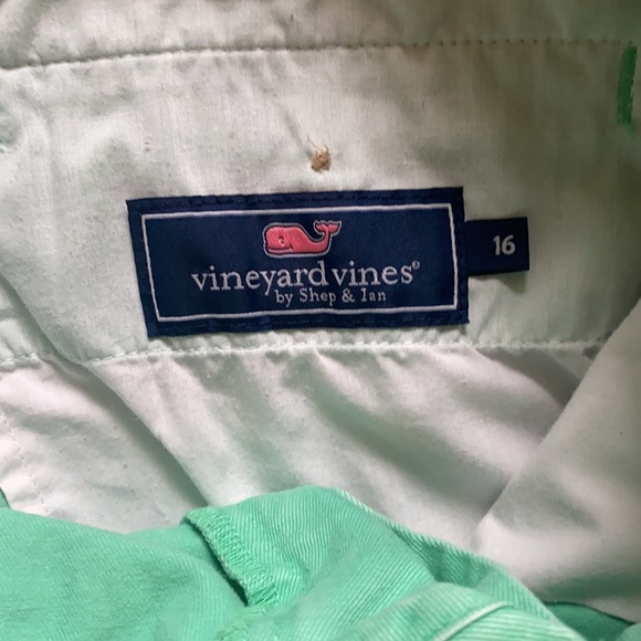 Green Flat Front Vineyard Vines Bermudas - Picture 4 of 4